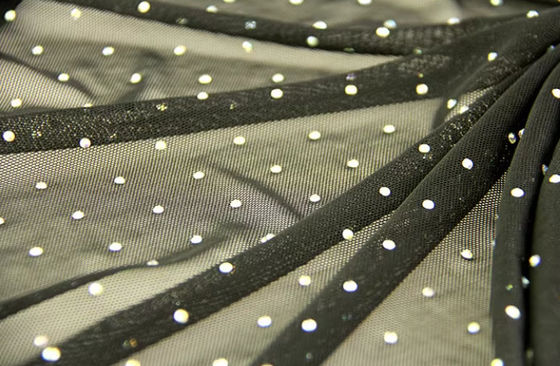 Vierzijdig elastisch wit polyestermaas strijken Drie-dimensionaal diamantgaren kleurrijke podiumkleding